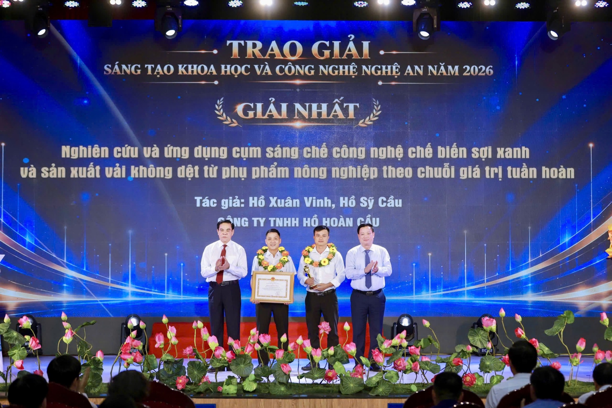 Hồ Hoàn Cầu nhận Giải Nhất Sáng tạo khoa học và công nghệ Nghệ An năm 2026